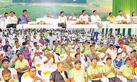 விழாவில் சு.வெங்கடேசன் எம்.பி. பேசியதையும், அதில் பங்கேற்றவர்களையும் படத்தில் காணலாம்.&nbsp;