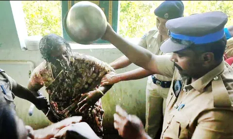 மண்எண்ணை ஊற்றி தீக்குளிக்க முயன்ற பெண்ணை தடுத்த போலீசார்.