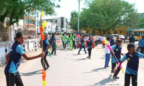 விழிப்புணர்வு பேரணியில் சிலம்பாட்டம் ஆடிய மாணவிகள்.