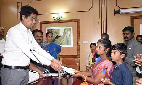 மக்கள் குறைதீர்க்கும் நாளில்83 மனுக்கள் குவிந்தது