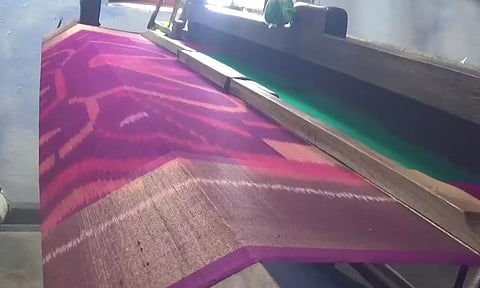 நெசவுத்தொழிலி்ல் போதிய வருமானம் இல்லாமல் நெசவாளர்கள் பாதிப்பு