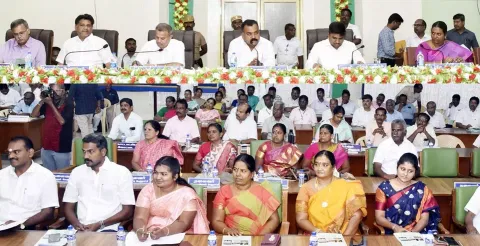 விருதுநகர் மாவட்ட வளர்ச்சி ஒருங்கிணைப்பு மற்றும் கண்காணிப்பு குழுக்கூட்டம் மாணிக்கம் தாகூர் எம்.பி. தலைமையில் நடந்தது. இதில் மாவட்ட கலெக்டர் ஜெயசீலன், 
எம்.எல்.ஏ.க்கள் அசோகன், ரகுராமன் மற்றும் பலர் கலந்துகொண்டனர்.