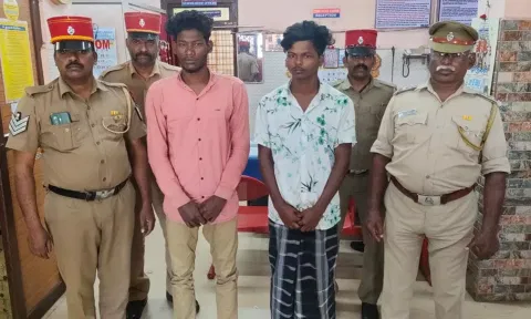 கைது செய்யப்பட்ட&nbsp; ௨&nbsp; இளைஞர்கள்.