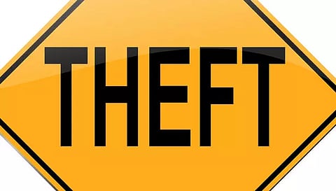 திசையன்விளை அருகே  பட்டப்பகலில் பூட்டிய வீட்டில் நகை திருட்டு