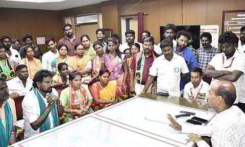 தொண்டர்கள் 40 பேரை போலீசார் அழைத்துச் சென்றதால் நாம் தமிழர் கட்சி வேட்பாளர் தேர்தல் அதிகாரியிடம் மனு