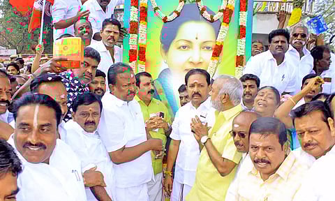 முன்னாள் முதல்-அமைச்சர் ஜெயலலிதா உருவப்படத்திற்கு அ.தி.மு.க.வினர் மரியாதை செலுத்தியபோது எடுத்தபடம்.