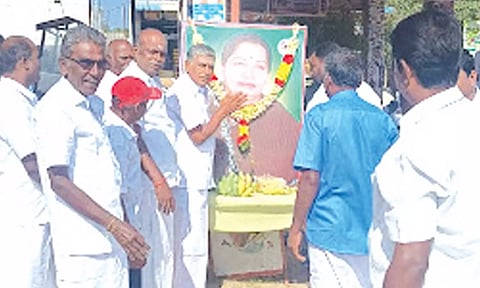 ஜெயலலிதா பிறந்தநாள் விழா கொண்டாடப்பட்டபோது எடுத்தபடம்.&nbsp;