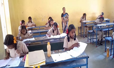 விழுப்புரத்தில் 8-ம் வகுப்பு மாணவர்களுக்கு திறனறித் தேர்வு நடைபெற்றது.