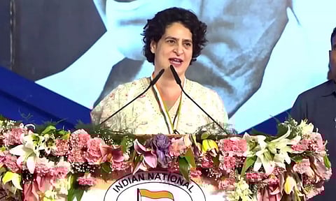 பாஜகவை எதிர்த்து போராடும் துணிச்சல் காங்கிரஸ்காரர்களிடம் உள்ளது- பிரியங்கா காந்தி பரபரப்பு பேச்சு