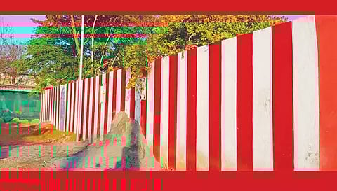 மாரியம்மன் கோவில் சுற்றுச்சுவரை அகற்ற பக்தர்கள் எதிர்ப்பு