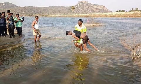 செட்டேரி டேமில் வாலிபர் நீரில் மூழ்கி சாவு