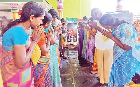 சிறப்பு பூஜை நடந்தபோது எடுத்த படம்.