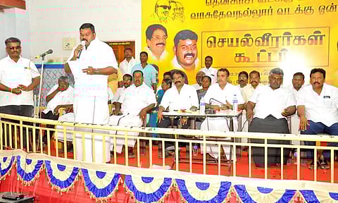 செயல் வீரர்கள் கூட்டத்தில் ராஜா எம்.எல்.ஏ. பேசிய போது எடுத்த படம்.&nbsp;