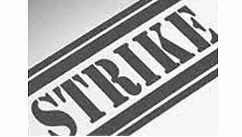 கர்நாடகாவில் அரசு ஊழியர்கள் காலவரையற்ற வேலை நிறுத்தம்