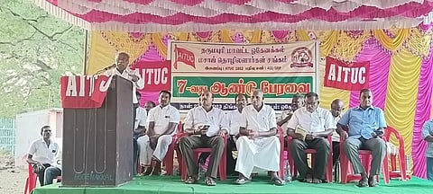 &nbsp; ஒகேனக்கல்லில் மசாஜ் தொழிலாளர் சங்க பேரவை கூட்டம் நடைபெற்ற போது எடுத்த படம்.