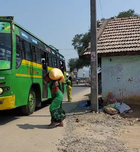 ரேசன் அரிசி கடத்துவதில் கோஷ்டி மோதல்