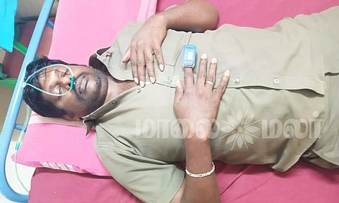 52 பயணிகளுடன் சென்ற அரசு பஸ் டிரைவருக்கு திடீர் நெஞ்சுவலி- சாலையோரம் நிறுத்தி விபத்தை தவிர்த்தார்