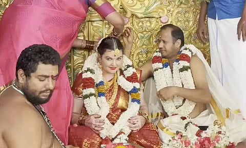 அருப்புக்கோட்டையில் லண்டன் பெண்ணை காதலித்து திருமணம் செய்த என்ஜினீயர்