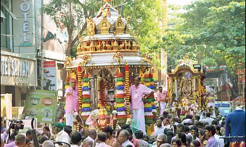 திருவொற்றியூருக்கு தண்டாயுதபாணி ஊர்வலமாக வந்தபோது எடுத்த படம்.