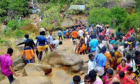 இன்று சனி பிரதோஷம்: சதுரகிரியில் ஆயிரக்கணக்கான பக்தர்கள் குவிந்து தரிசனம்