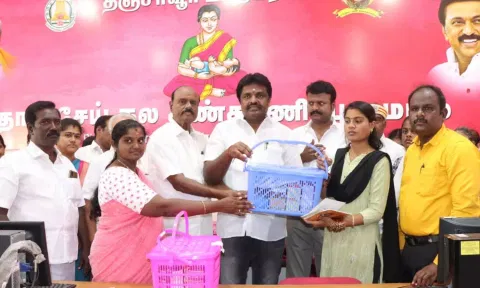 விழாவில் தாய் சேய் நல ஊட்டச்சத்து பெட்டகம் வழங்கப்பட்டது.