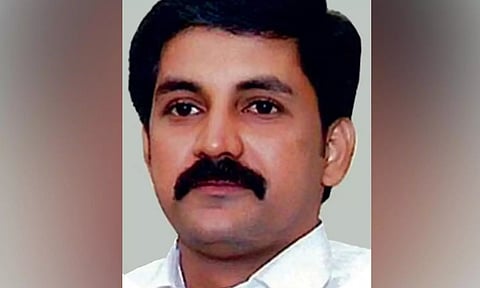 முன்னாள் அமைச்சர் விஜயபாஸ்கரின் உதவியாளர் அதிரடி கைது