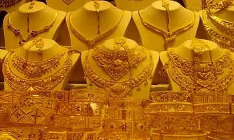 ஏப்ரல் 1 முதல் தங்க நகைகள் விற்க ஹால்மார்க் முத்திரை கட்டாயம் - மத்திய அரசு உத்தரவு