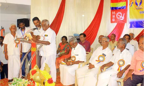 தமிழ்நாடு மின் அமைப்பாளர் மத்திய சங்கம் சார்பில் டவுனில் ஒருங்கிணைந்த மாவட்ட நிர்வாகிகள் கூட்டம் நடைபெற்றது.&nbsp;
