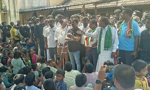 தமிழகத்தில் வட மாநிலத்தவர் குறித்த சர்ச்சையை திட்டமிட்டு பரப்பி வருகின்றனர்- சீமான் பேட்டி