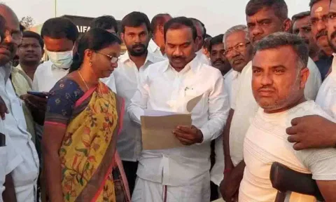 நீலகிரி தொகுதி எம்.பி., ராஜாவிடம், பொதுமக்கள் சந்தித்து மனு கொடுத்த காட்சி.