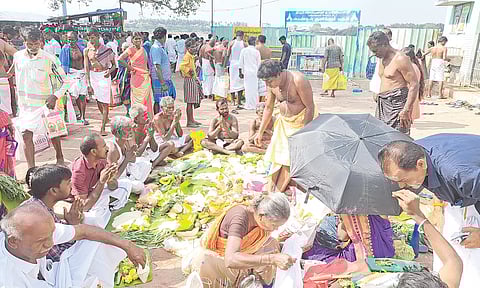 மாசி மகம் தினத்தையொட்டி பக்தர்கள் புனித நீராடி வழிபாடு: 7 தலைமுறை தோஷம் போக்க முன்னோர்களுக்கு தர்ப்பணம்