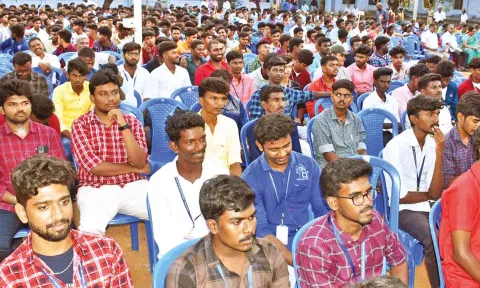 விழாவில் கலந்து கொண்ட மாணவர்களை படத்தில் காணலாம்.