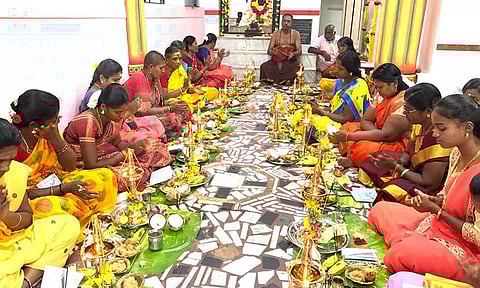 திருவிளக்கு பூஜை நடைபெற்றபோது எடுத்த படம்.