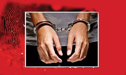 தூத்துக்குடியில் மினி பஸ் டிரைவர், கண்டக்டருக்கு அடி உதை- வாலிபர் கைது