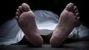 கோத்தகிரி அருகே மோட்டார் சைக்கிள் மீது லாரி மோதி தொழிலாளி பலி