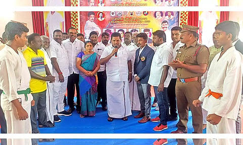 போட்டிகளை தொடங்கி வைத்து அமைச்சர் அனிதா ராதாகிருஷ்ணன் பேசிய காட்சி.