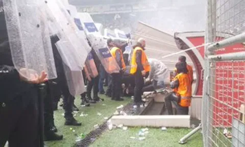 துருக்கி கால்பந்து மைதானத்தில் வன்முறை - 7 பேர் கைது