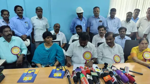 விலையற்ற பொருட்கள் வழங்கியதில் அரசுக்கு ரூ.3.23 கோடி இழப்பு