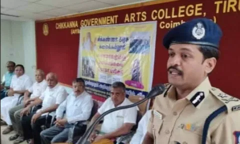 விழாவில் மாநகர் போலீஸ் கமிஷனர் பிரவீன்குமார் அபினபு பேசிய காட்சி.