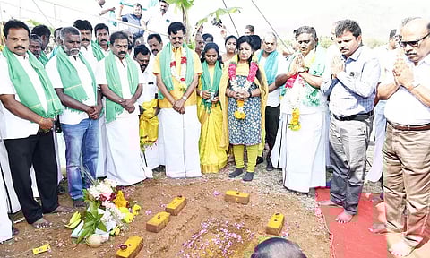 ராயப்பன்பட்டி சண்முகாநதி நீர்தேக்க கால்வாய் புனரமைக்கும் பணியினை கலெக்டர் ஷஜீவனா தொடங்கி வைத்தார்.