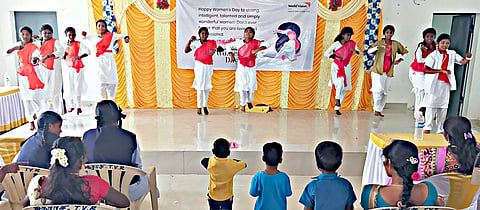 உலக மகளிர் தின விழா கொண்டாட்டம்