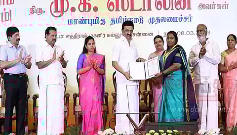 நாமக்கல் கலெக்டருக்கு வெண்கலப்பதக்கம்