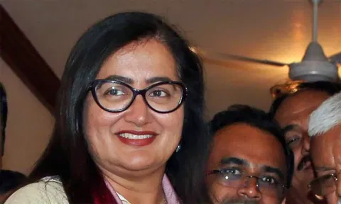 நடிகை சுமலதா எம்.பி. இன்று பா.ஜனதாவில் சேருகிறார்