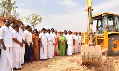 தடங்கம் ஊராட்சியில்சிப்காட் தொழிற்பூங்கா அமைக்கும் பணி