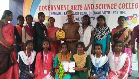 நெம்மேலி அரசு கலைக் கல்லூரியில் விளையாட்டு விழா- மாமல்லபுரம் இன்ஸ்பெக்டர் பங்கேற்பு