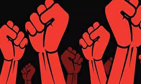 சிவப்பு நிறத்தில் அச்சிடப்பட்ட மேல்நிலைபள்ளி தேர்வுக்கான கேள்வித்தாள்- ஆசிரியர் சங்கங்கள் போராட்டம்