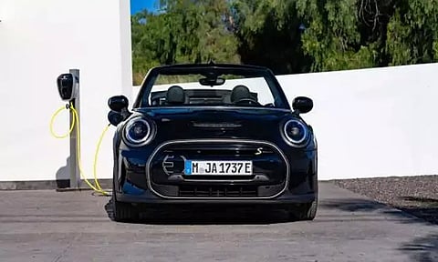 386 கிமீ ரேன்ஜ் வழங்கும் Next-gen மினி கூப்பர் EV