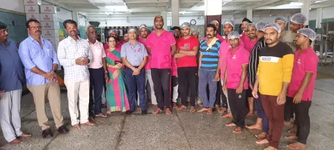 வெளிமாநில தொழிலாளர்களுடன் அதிகாரிகள் சந்திப்பு