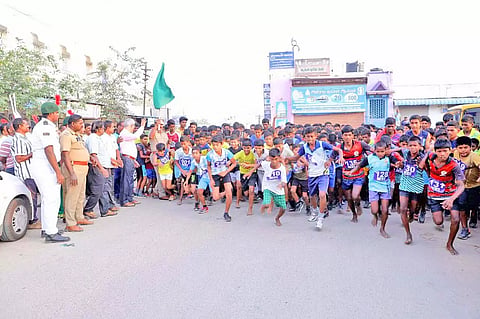 கே.ஆர்.குழுமம் மற்றும் கல்வி நிறுவனங்கள் சார்பில் மாரத்தான் போட்டி நடைபெற்றபோது  எடுத்த படம்.