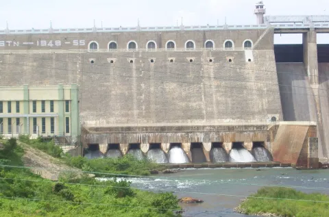 பவானிசாகர் அணையில் இருந்து 2,700 கன அடி தண்ணீர் வெளியேற்றம்